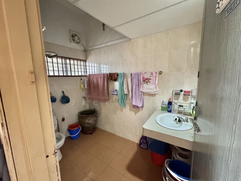 Shop for Sale in Taman Makmur (Seremban) - Jack Chin - Bathroom - PropertyGuru.com.my