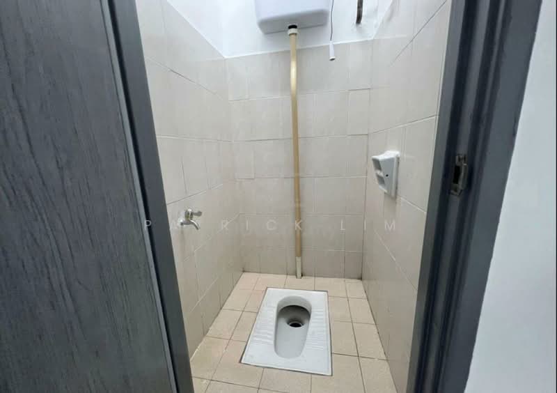 Rumah Flat untuk Dijual di Taman Tampoi Indah - Patrick Lim - Bathroom - PropertyGuru.com.my