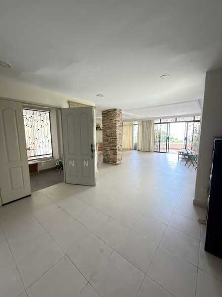 Condominium for Sale at Pearl View - Fanny Wong - Living Room - PropertyGuru.com.my