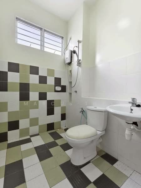 Rumah Teres 2 Tingkat untuk Dijual di Setia Tropika (Johor Bahru) - Marcus Thye - Bathroom - PropertyGuru.com.my