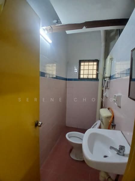 Pangsapuri untuk Dijual di Pangsapuri Orkid - Serene Chong - Bathroom - PropertyGuru.com.my