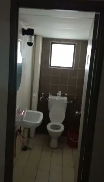 Shop / Office for Rent in Bandar Putra Permai (Seri Kembangan) - Wendy Leong - Bathroom - PropertyGuru.com.my
