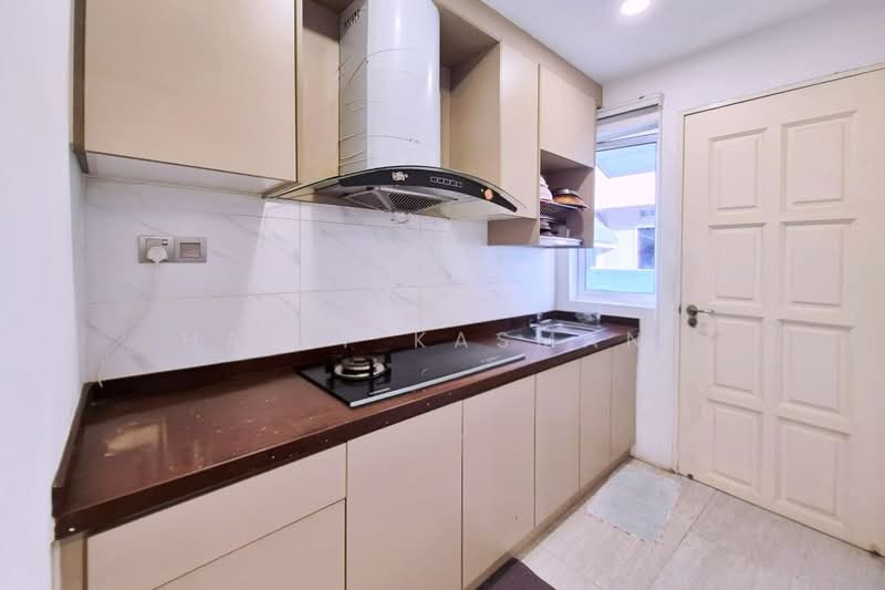 Semi-Detached House for Rent in Kelana Jaya (Petaling Jaya) - Hanif Kasmani - Kitchen - PropertyGuru.com.my