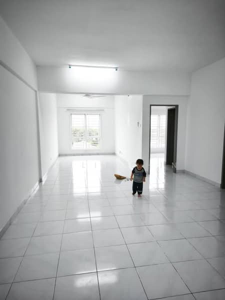 Pangsapuri untuk Disewa di Trifolia - Philip Chin - Living Room - PropertyGuru.com.my
