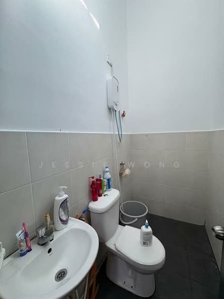 Rumah Teres 2 Tingkat untuk Dijual di Taman Scientex Rawang (Rawang) - Jessie Wong - Bathroom - PropertyGuru.com.my