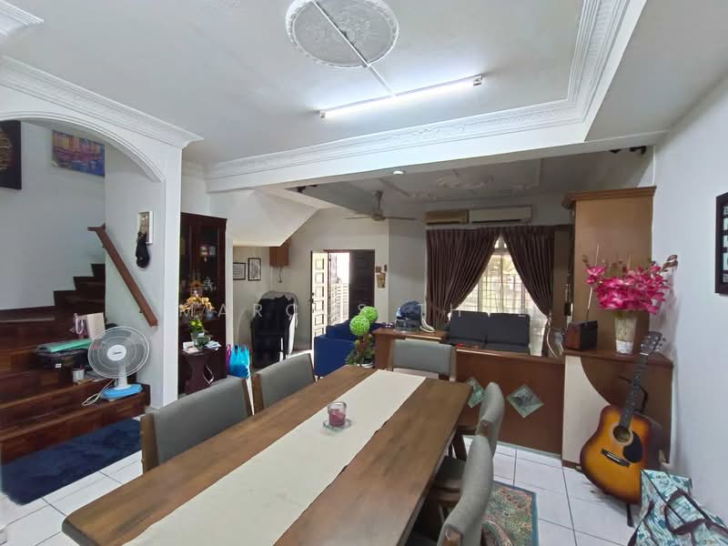 2-storey Terraced House for Sale in Taman Bukit Mewah (Tampoi) - Marcus Thye - Living Room - PropertyGuru.com.my