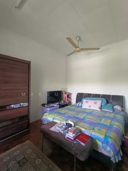 2-storey Terraced House for Sale in Taman Bukit Mewah (Tampoi) - Marcus Thye - Bedroom - PropertyGuru.com.my