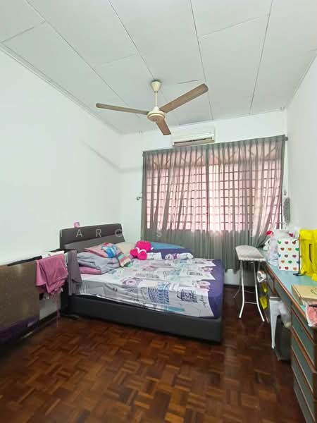 2-storey Terraced House for Sale in Taman Bukit Mewah (Tampoi) - Marcus Thye - Bedroom - PropertyGuru.com.my
