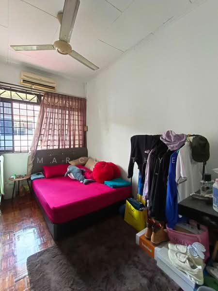 2-storey Terraced House for Sale in Taman Bukit Mewah (Tampoi) - Marcus Thye - Bedroom - PropertyGuru.com.my