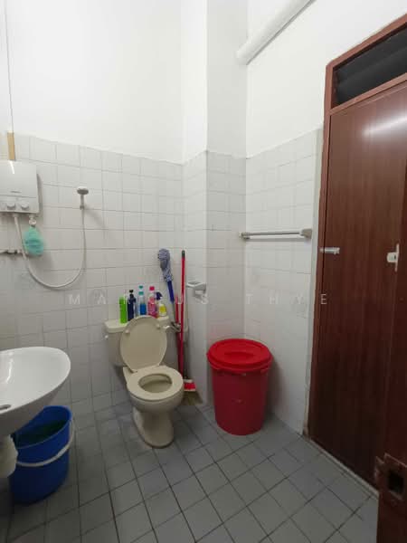 2-storey Terraced House for Sale in Taman Bukit Mewah (Tampoi) - Marcus Thye - Bathroom - PropertyGuru.com.my