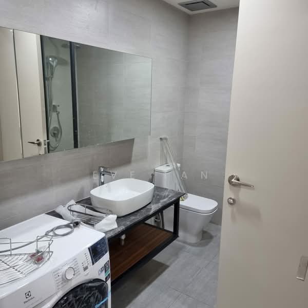 Servis Apartment untuk Disewa di Residensi Solaris Parq - Eve Tan - Bathroom - PropertyGuru.com.my