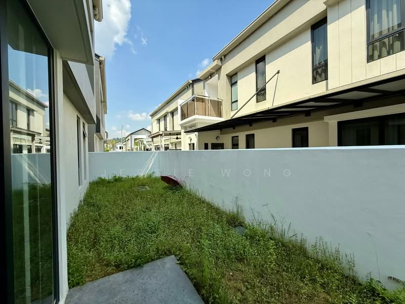 Rumah Berkembar untuk Dijual di Kota Emerald (Rawang) - Jessie Wong - Exterior - PropertyGuru.com.my