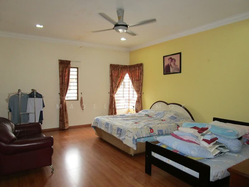 Semi-Detached House for Sale in Kapar (Selangor) - Madeline Mok - Master Bedroom - PropertyGuru.com.my