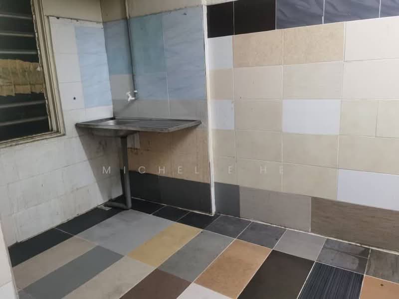 2-storey Terraced House for Sale in Taman Nora (Ulu Tiram) - Michelle He - Kitchen - PropertyGuru.com.my