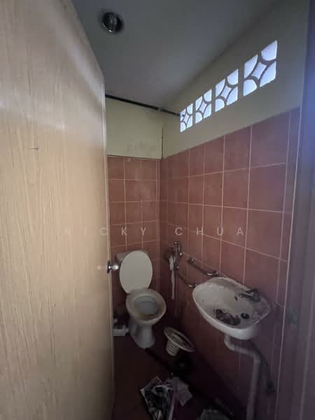1-storey Terraced House for Sale in Seremban (Negeri Sembilan) - Nicky Chua - Bathroom - PropertyGuru.com.my