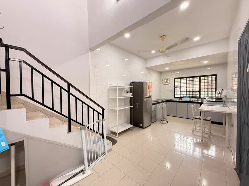 Rumah Teres 1 Tingkat untuk Dijual di Taman Johor Jaya (Johor Bahru) - Alan Tia - Kitchen - PropertyGuru.com.my