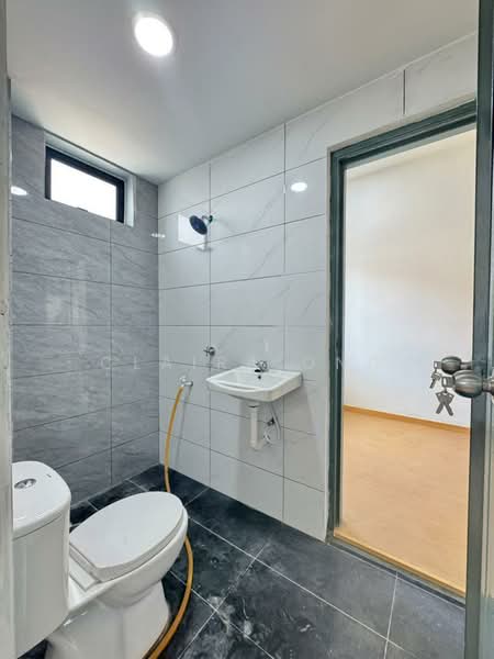 Rumah Teres 2 Tingkat untuk Dijual di Permas Jaya (Johor) - Claira Ong - Bathroom - PropertyGuru.com.my