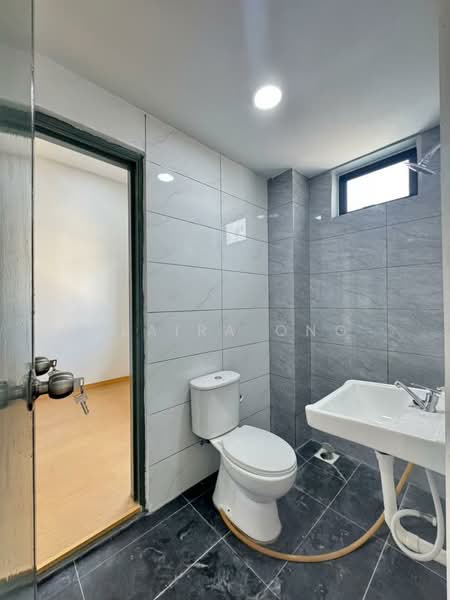 Rumah Teres 2 Tingkat untuk Dijual di Permas Jaya (Johor) - Claira Ong - Bathroom - PropertyGuru.com.my