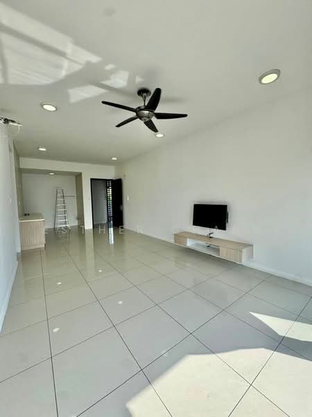 Kondominium untuk Dijual di The WaterEdge (Pinggiran Air) - Esther Chang - Living Room - PropertyGuru.com.my