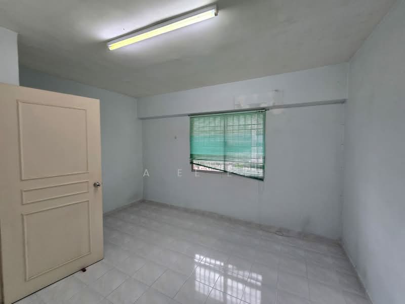 Pangsapuri untuk Dijual di Taman Pekaka Block 31 - A Ee Ee - Interior - PropertyGuru.com.my