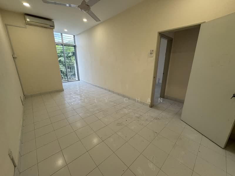 Rumah Teres untuk Dijual di Bandar Sungai Long (Selangor) - Billy Chan - Living Room - PropertyGuru.com.my