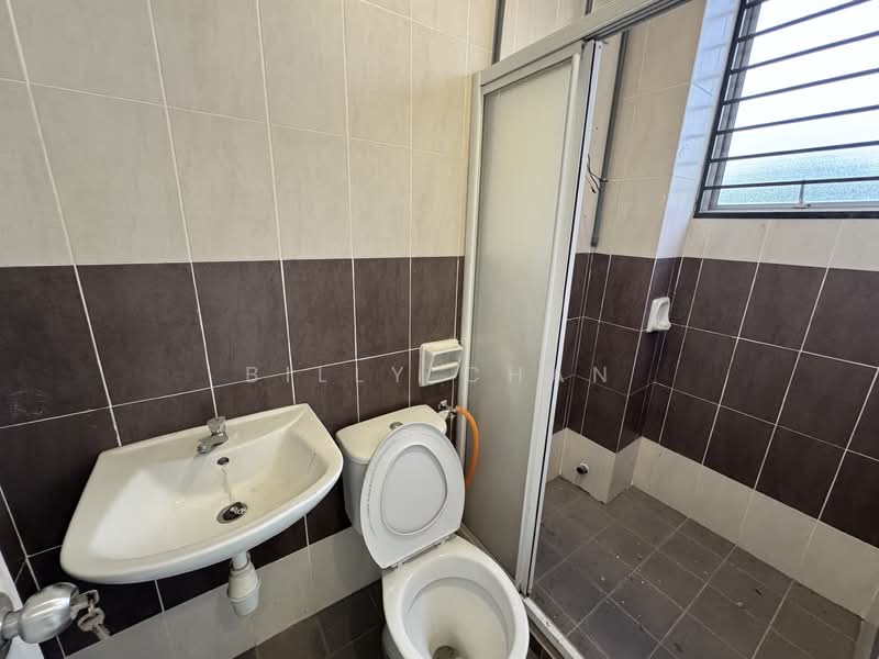 Rumah Teres untuk Dijual di Bandar Sungai Long (Selangor) - Billy Chan - Bathroom - PropertyGuru.com.my