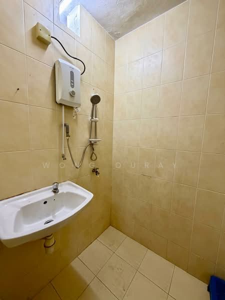 1-storey Terraced House for Sale in Taman Serene (Johor Bahru) - Wong Ouray - Bathroom - PropertyGuru.com.my