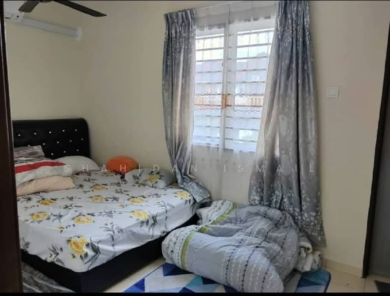 2-storey Terraced House for Sale in Taman Salak Baiduri (Sepang) - Shahidan Ismail - Bedroom - PropertyGuru.com.my