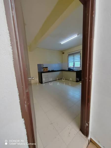 2-storey Terraced House for Sale in Taman Salak Baiduri (Sepang) - Shahidan Ismail - Kitchen - PropertyGuru.com.my