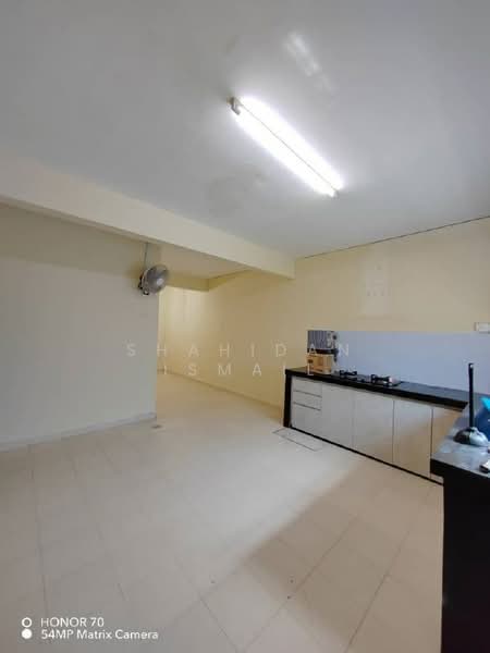 2-storey Terraced House for Sale in Taman Salak Baiduri (Sepang) - Shahidan Ismail - Kitchen - PropertyGuru.com.my