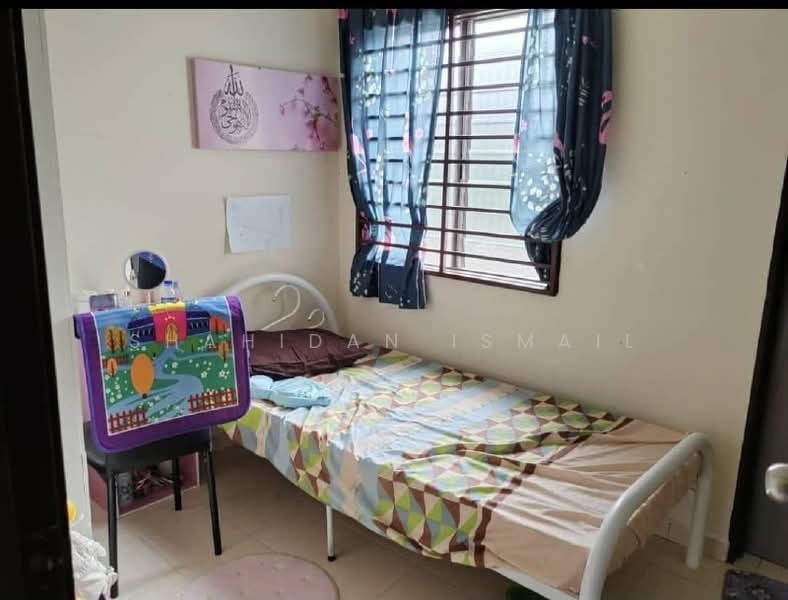 2-storey Terraced House for Sale in Taman Salak Baiduri (Sepang) - Shahidan Ismail - Bedroom - PropertyGuru.com.my