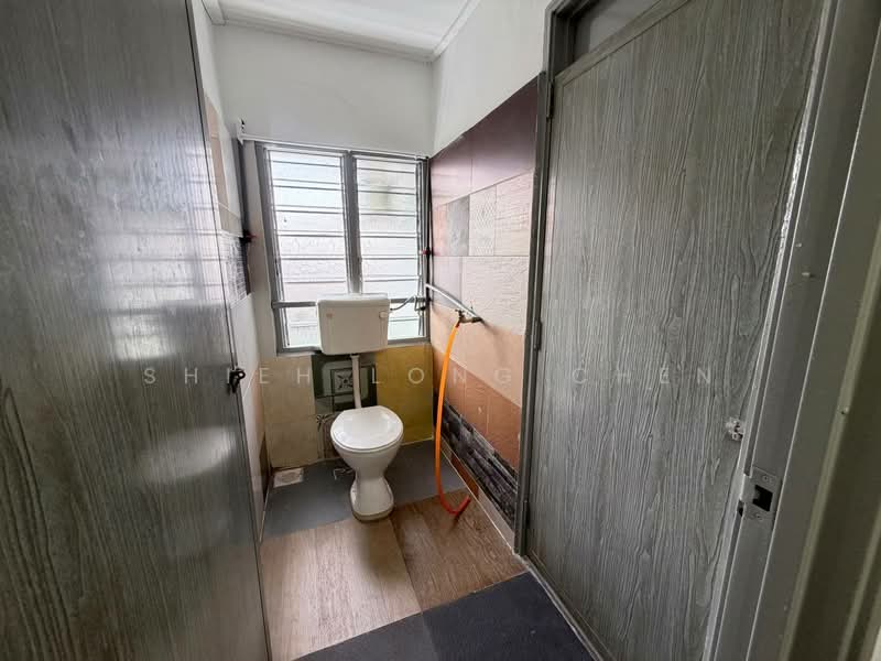 2-storey Terraced House for Sale in Taman Nora (Ulu Tiram) - Shieh Long Chen - Bathroom - PropertyGuru.com.my