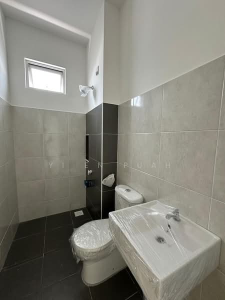 1-storey Terraced House for Sale in Bandar Putra (Kulai) - Yi En Puah - Bathroom - PropertyGuru.com.my