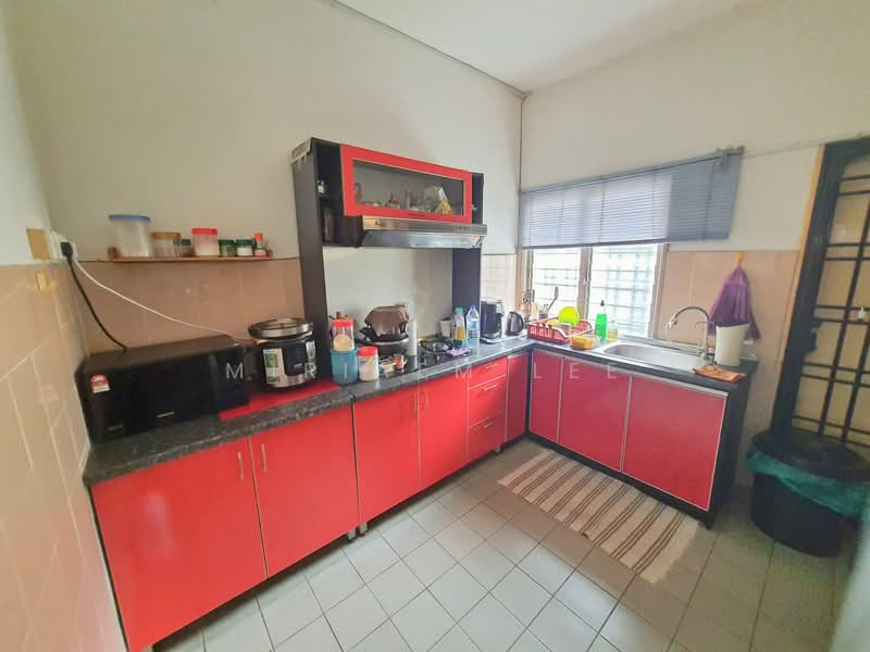 2-storey Terraced House for Sale in Bandar Putra Permai (Seri Kembangan) - Miriaem Lee - Kitchen - PropertyGuru.com.my