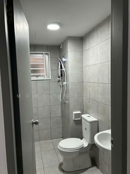 Pangsapuri untuk Disewa di Trifolia - Mohd Adryzam - Bathroom - PropertyGuru.com.my