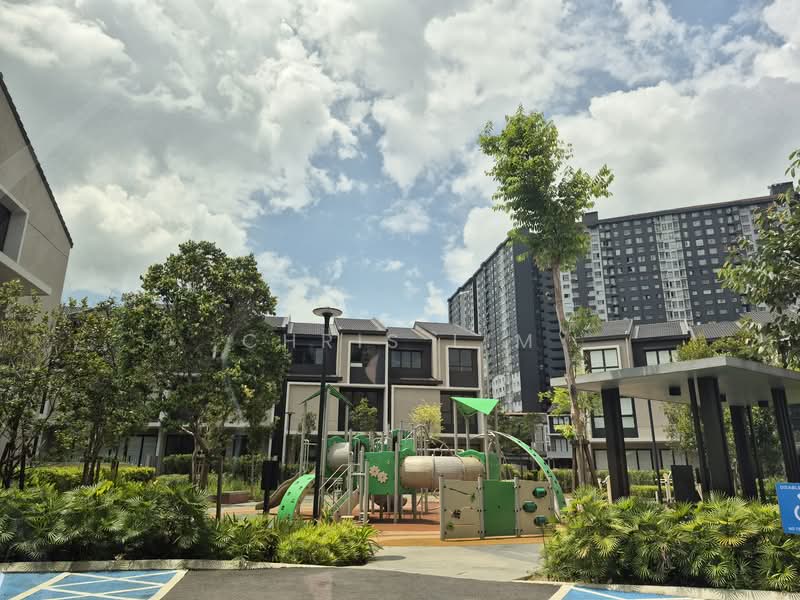 3-storey Terraced House for Sale in Taman Bukit Serdang (Seri Kembangan) - Chris Lim - Exterior - PropertyGuru.com.my