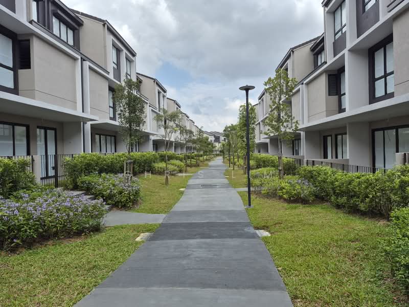 3-storey Terraced House for Sale in Taman Bukit Serdang (Seri Kembangan) - Chris Lim - Exterior - PropertyGuru.com.my