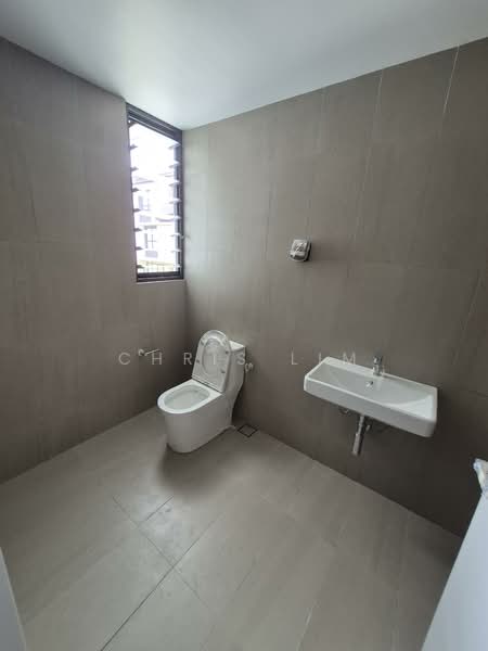 3-storey Terraced House for Sale in Taman Bukit Serdang (Seri Kembangan) - Chris Lim - Bathroom - PropertyGuru.com.my
