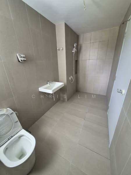 3-storey Terraced House for Sale in Taman Bukit Serdang (Seri Kembangan) - Chris Lim - Bathroom - PropertyGuru.com.my