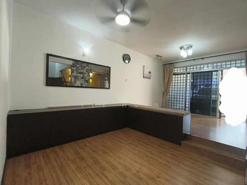 Rumah Teres 2 Tingkat untuk Disewa di Taman Pelangi (Johor Bahru) - Yee Hsin - Living Room - PropertyGuru.com.my
