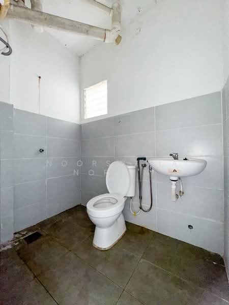 Pangsapuri untuk Dijual di Desa View Towers - Noorsuzila Nordin - Bathroom - PropertyGuru.com.my