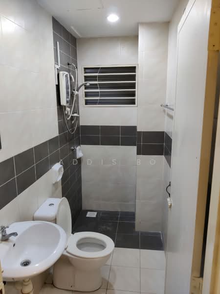 Pangsapuri untuk Dijual di Putra Suria Residence - Addis Bo - Bathroom - PropertyGuru.com.my