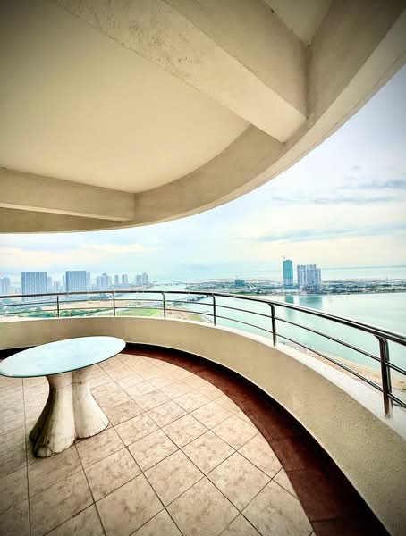 Kondominium untuk Dijual di Silverton Condominium - Jeanette Hee - Balcony - PropertyGuru.com.my