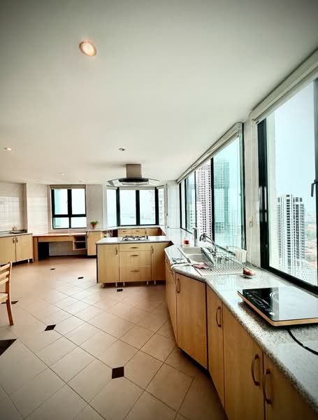 Kondominium untuk Dijual di Silverton Condominium - Jeanette Hee - Kitchen - PropertyGuru.com.my
