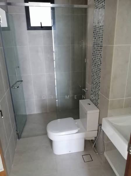 Condominium for Sale at Queens Residences Q1 @ Queens Waterfront - Hoy Meng - Bathroom - PropertyGuru.com.my