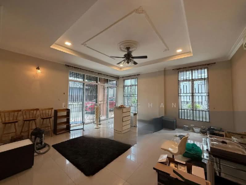 Bungalow for Sale in Taman Yarl (Jalan Klang Lama (Old Klang Road)) - Evelle Chan - Living Room - PropertyGuru.com.my