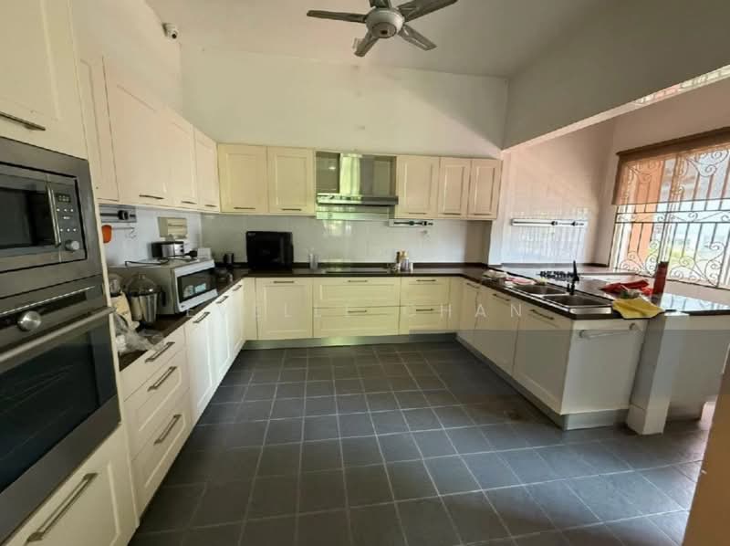 Bungalow for Sale in Taman Yarl (Jalan Klang Lama (Old Klang Road)) - Evelle Chan - Kitchen - PropertyGuru.com.my