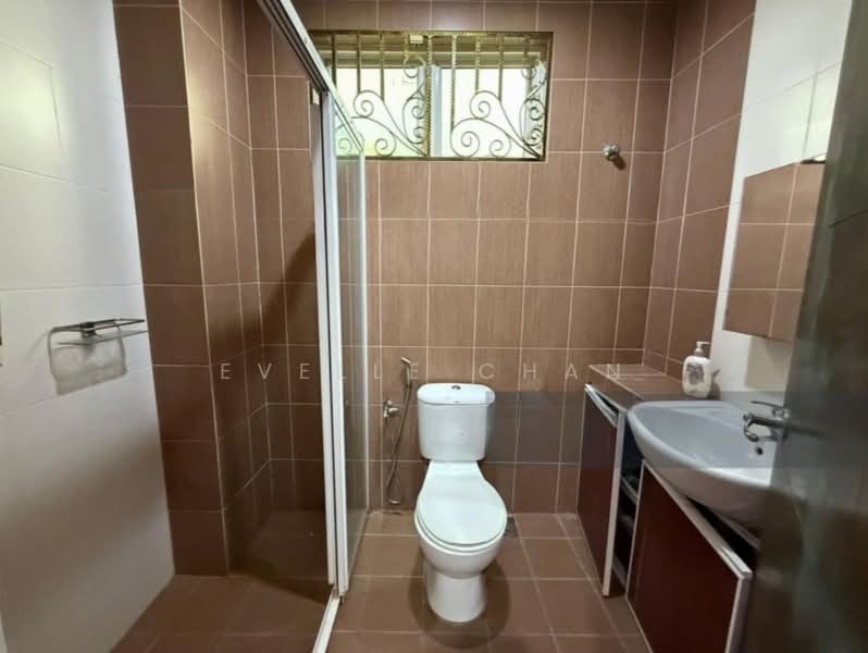 Bungalow for Sale in Taman Yarl (Jalan Klang Lama (Old Klang Road)) - Evelle Chan - Bathroom - PropertyGuru.com.my