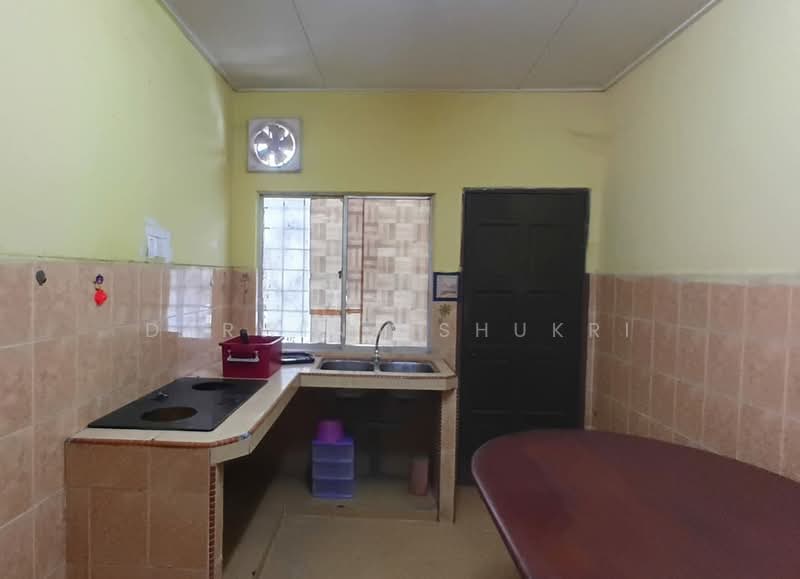 Rumah Teres untuk Dijual di Rawang (Selangor) - Darwina Shukri - Kitchen - PropertyGuru.com.my