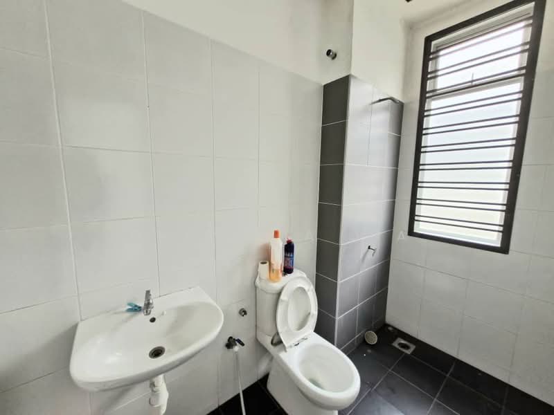 2-storey Terraced House for Sale in Taman Pelangi Indah (Ulu Tiram) - Chew Jia Jia - Bathroom - PropertyGuru.com.my